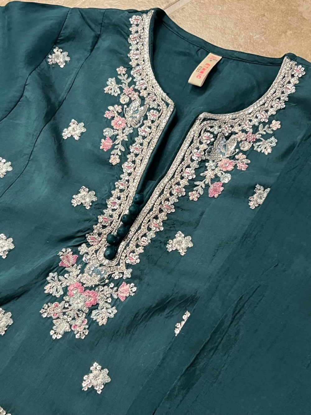 Girls dress Ethnc brand size 7/8 embroidery dress Indian Pakistani
